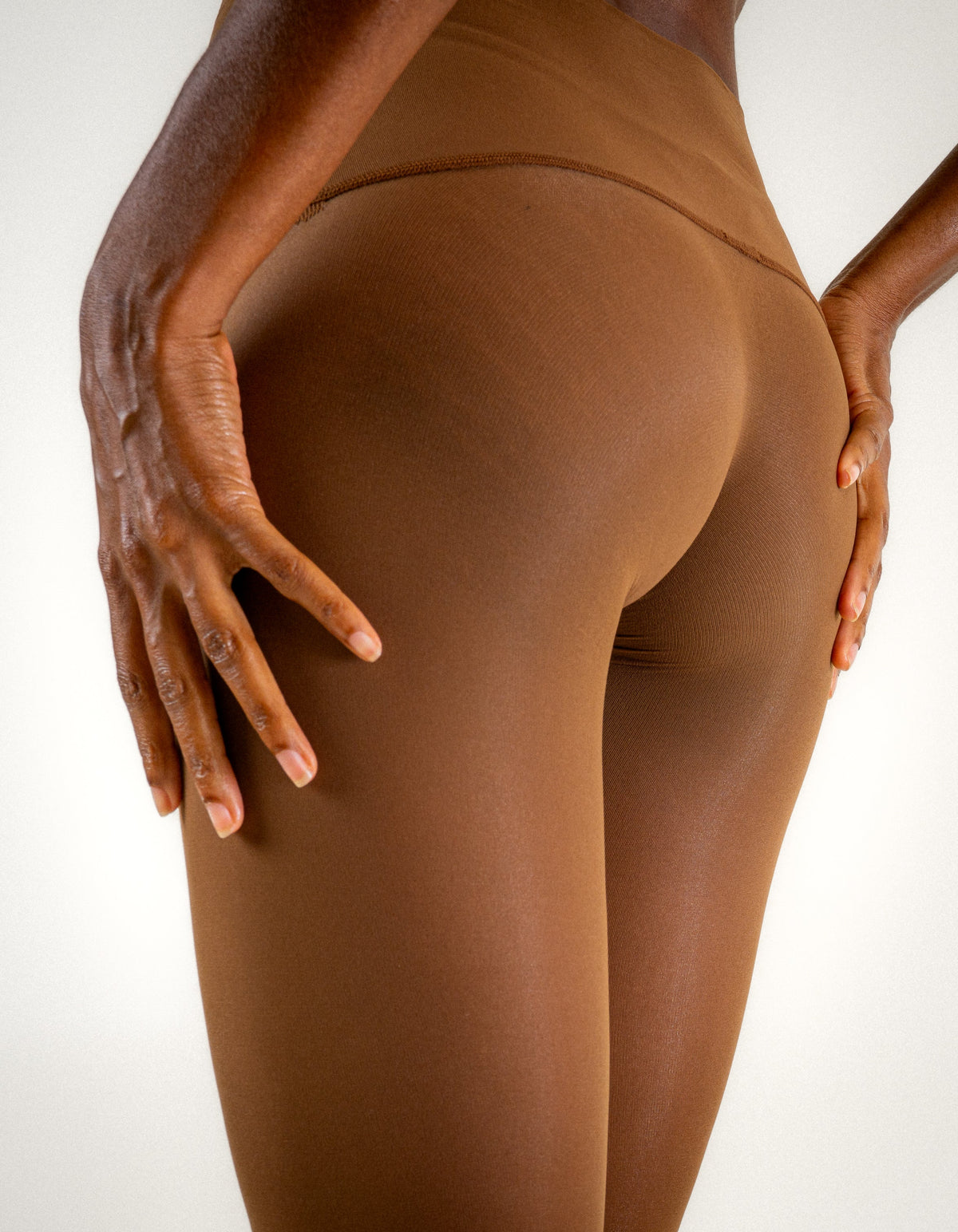 Sheer 05 nude run-resistant tights by Les Belles